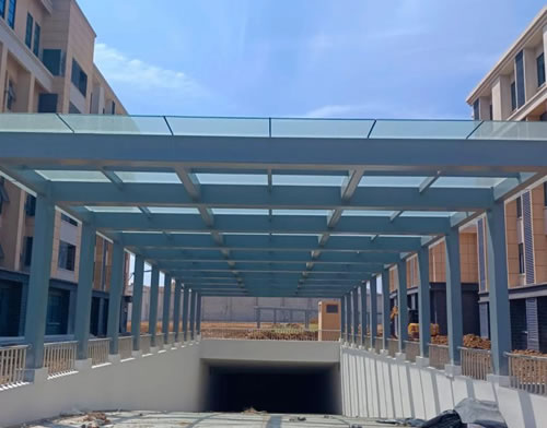 影响钢结构雨棚造价的因素有哪些方面？